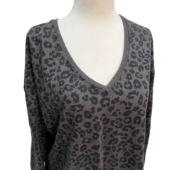 Z Supply Black/Grey Leopard Print French Terry V-Neck Sweatshirt Size XS - Picture 7 of 13